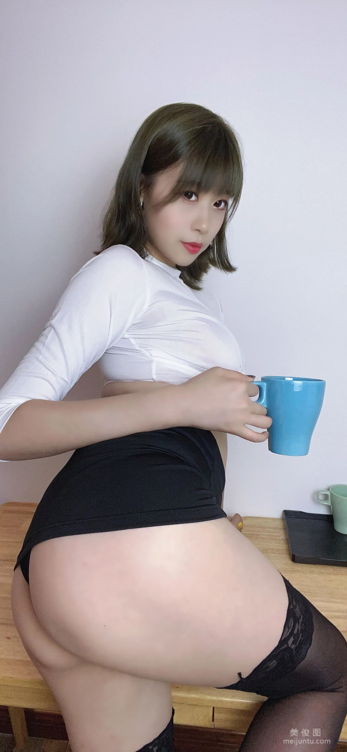 [COS福利] 萌妹奈汐醬nice 《不務正業小秘書》 寫真集 6