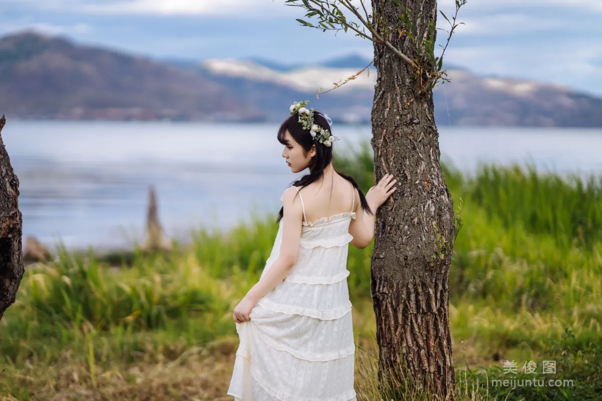 [COS福利] 微博福利姬鏡醬 《靜夏之花環女孩》 寫真集 21