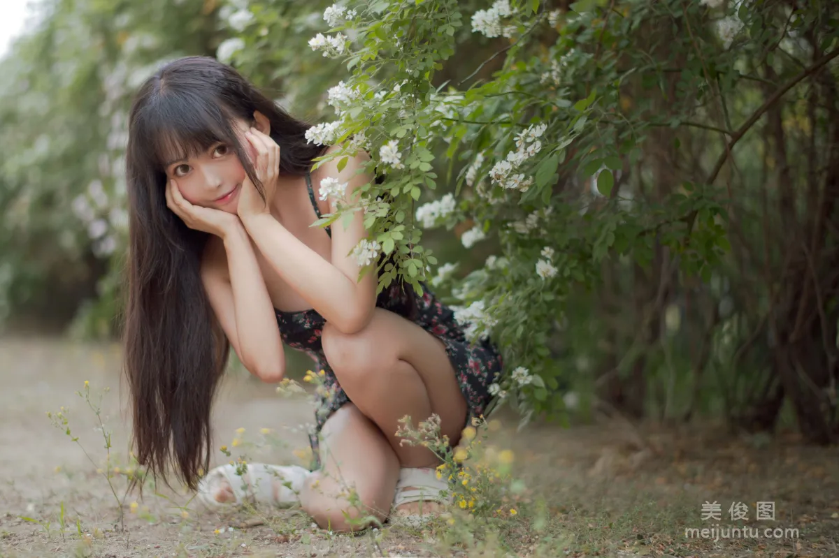 大眼萌妹黑貓貓OvO 《薔薇1》 寫真集 12