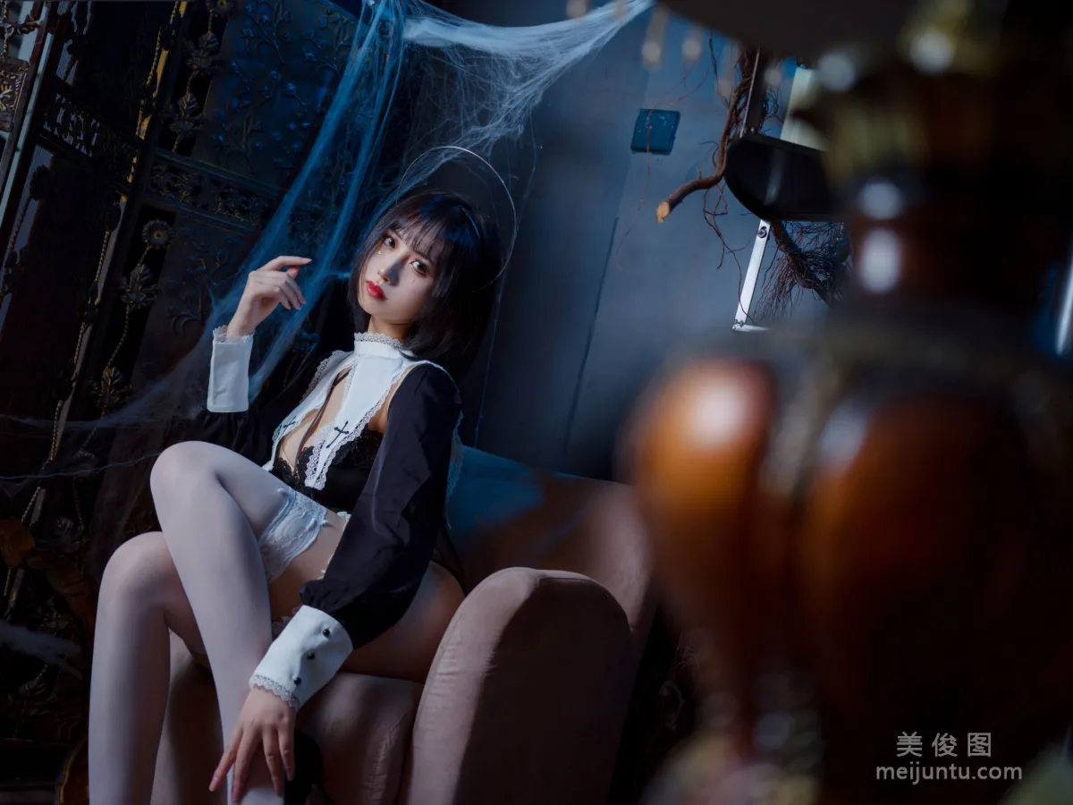 二次元少女念雪ww 《修女》 寫真集 14