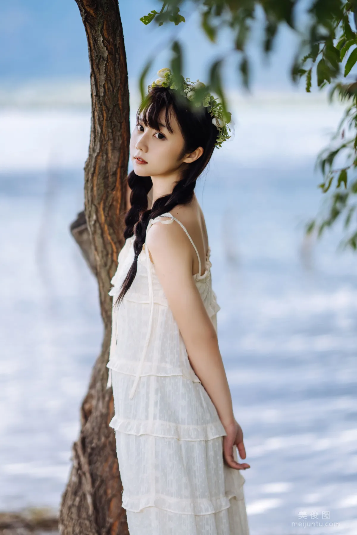 [COS福利] 微博福利姬镜酱 《静夏之花环女孩》 写真集2
