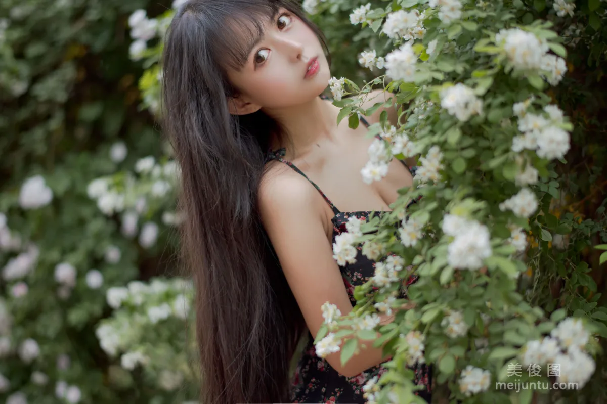大眼萌妹黑貓貓OvO 《薔薇1》 寫真集 17