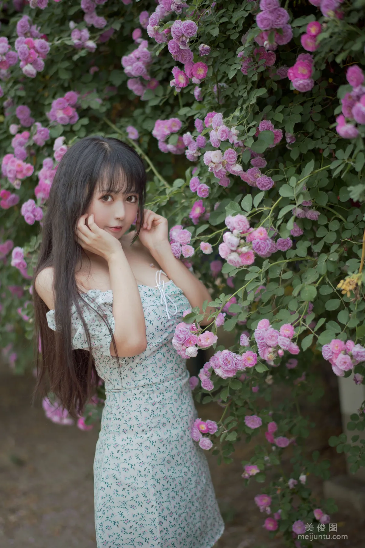 [COS福利] 大眼萌妹黑貓貓OvO 《薔薇2》 寫真集 9