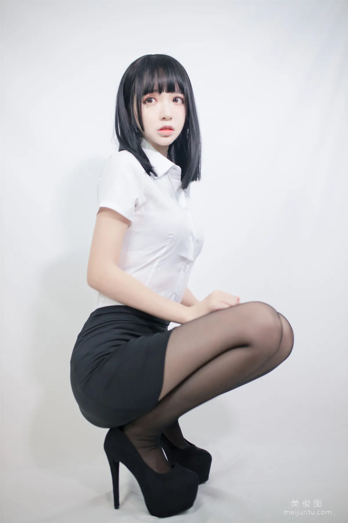 [COS福利] 疯猫ss 《OL制服》 写真集1