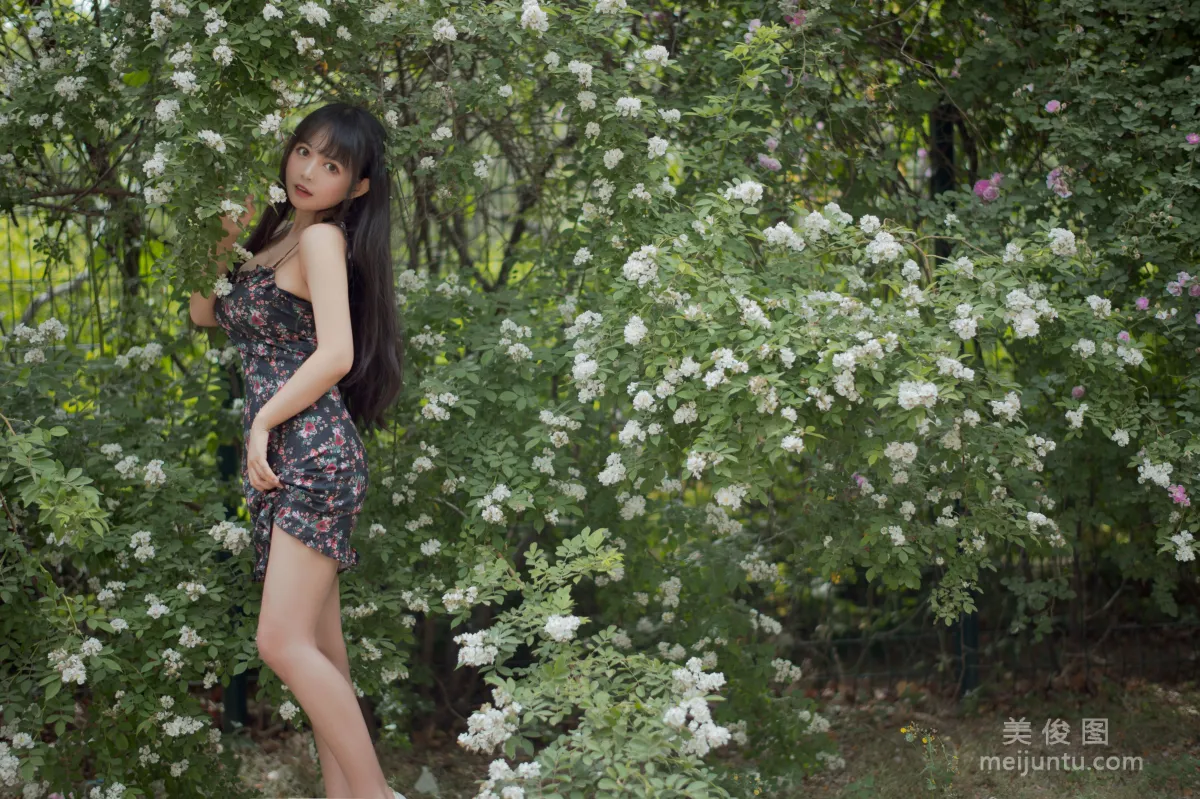 大眼萌妹黑貓貓OvO 《薔薇1》 寫真集 8