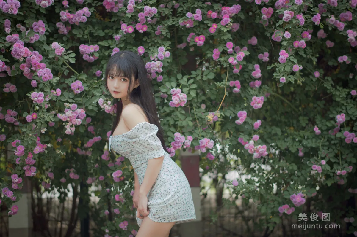 [COS福利] 大眼萌妹黑貓貓OvO 《薔薇2》 寫真集 19