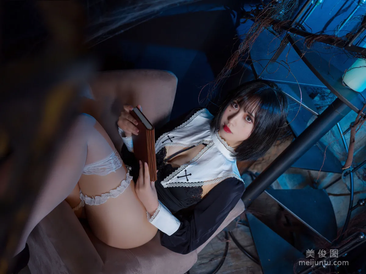二次元少女念雪ww 《修女》 寫真集 5