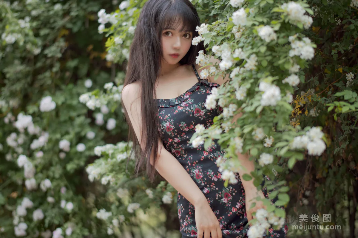 大眼萌妹黑貓貓OvO 《薔薇1》 寫真集 18