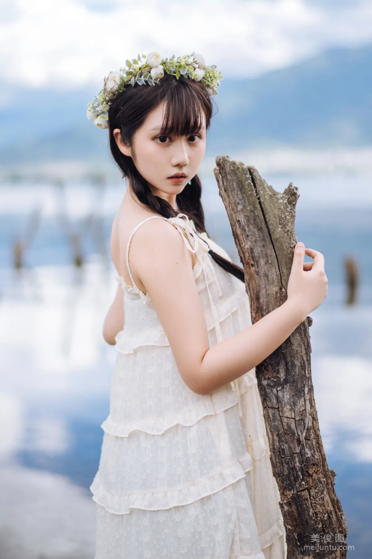 [COS福利] 微博福利姬镜酱 《静夏之花环女孩》 写真集29