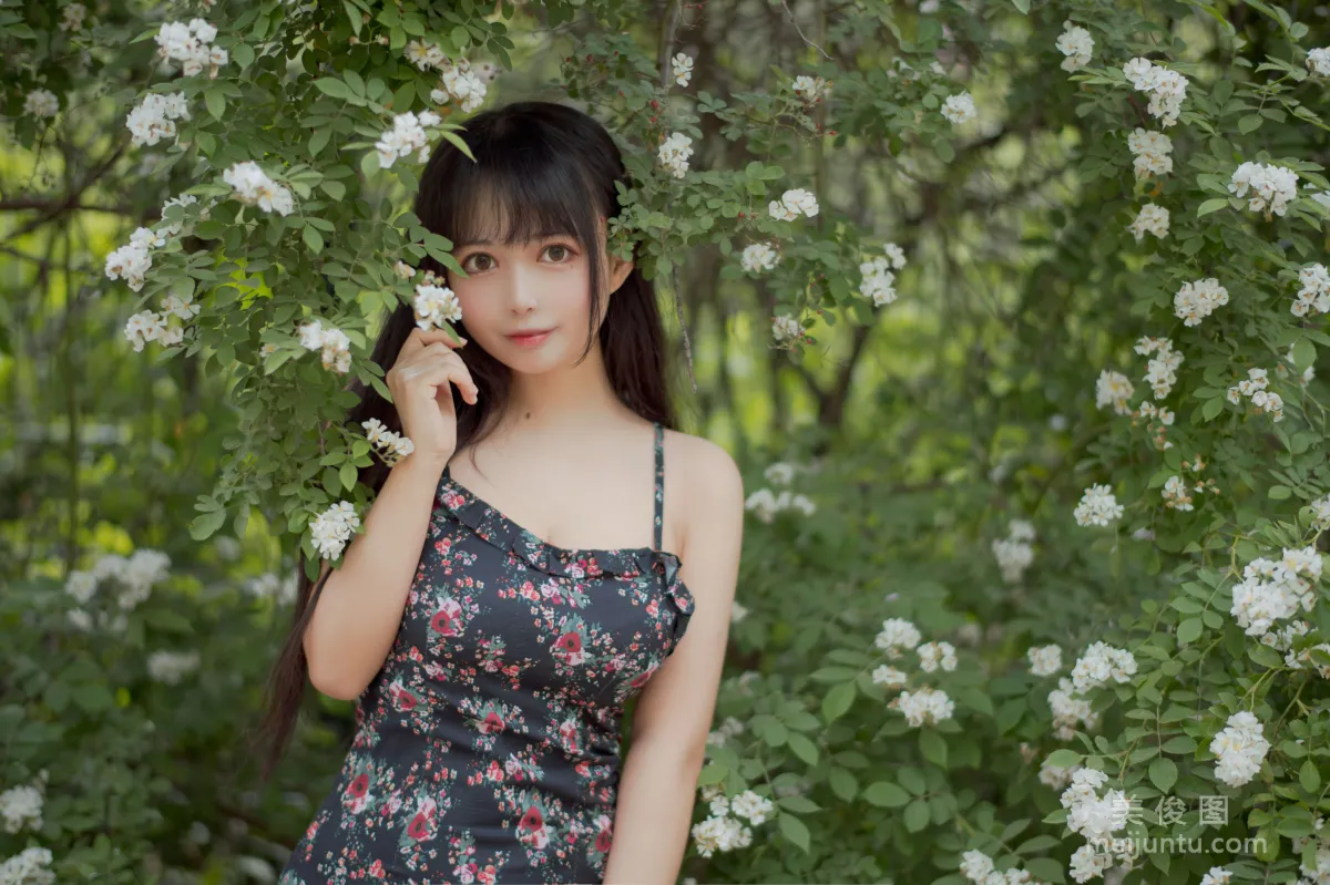 大眼萌妹黑貓貓OvO 《薔薇1》 寫真集 3