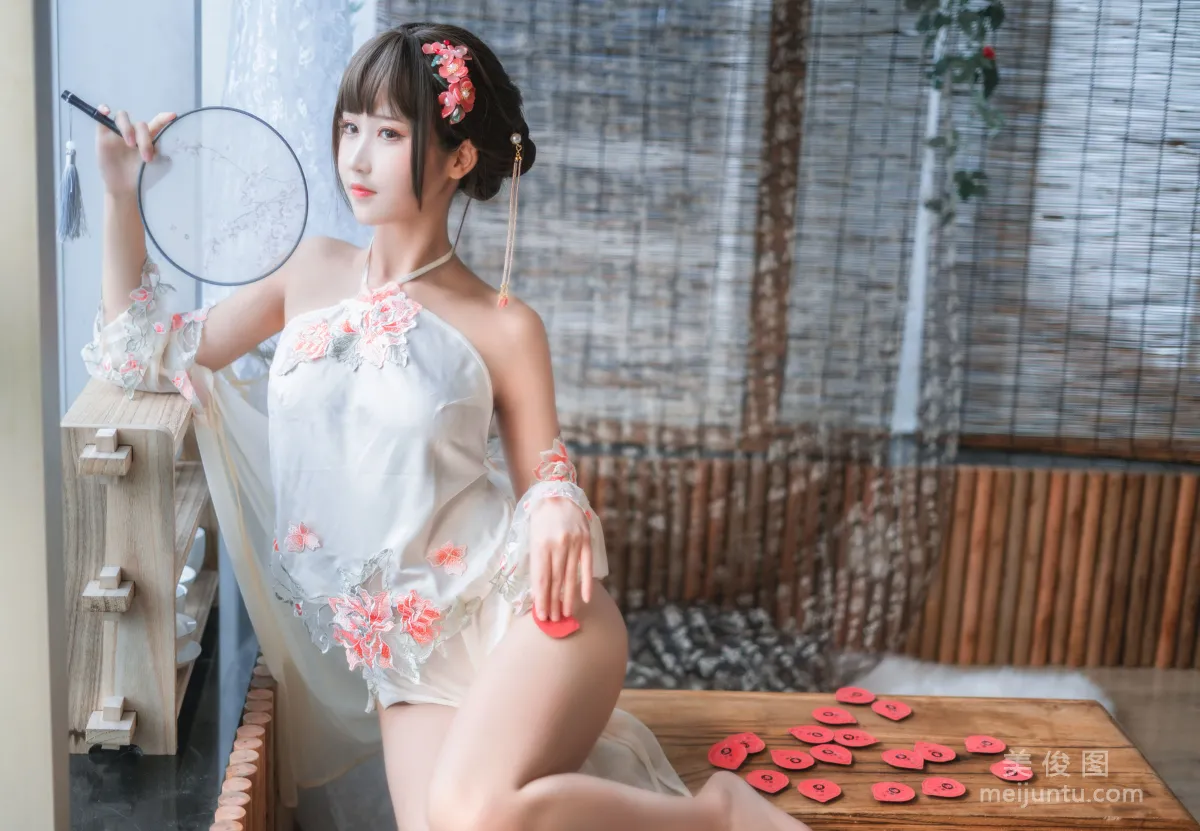 微博妹子三度_69 《肚兜》 写真集2