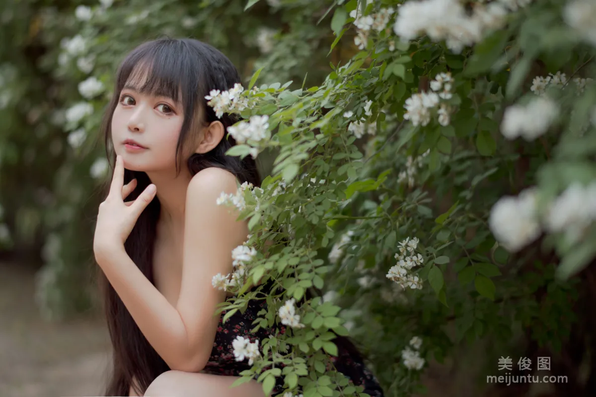 大眼萌妹黑貓貓OvO 《薔薇1》 寫真集 16
