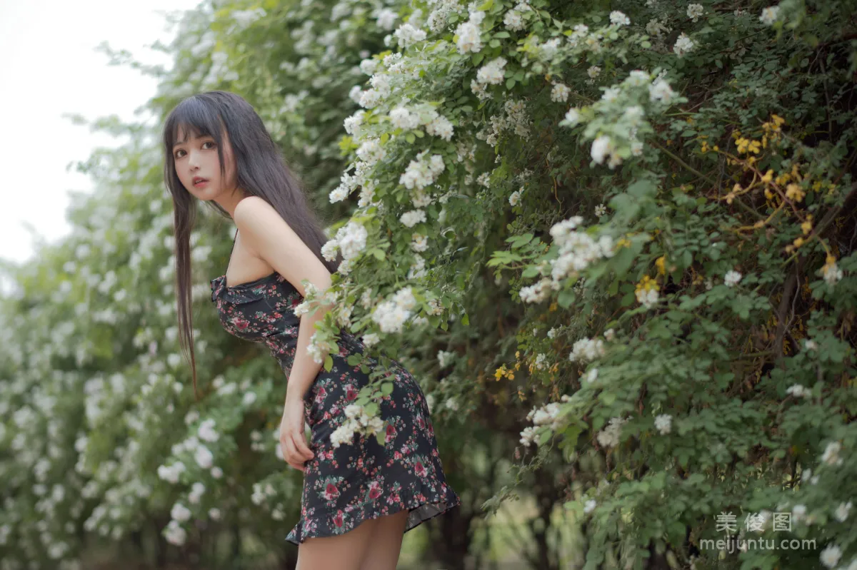 大眼萌妹黑貓貓OvO 《薔薇1》 寫真集 20
