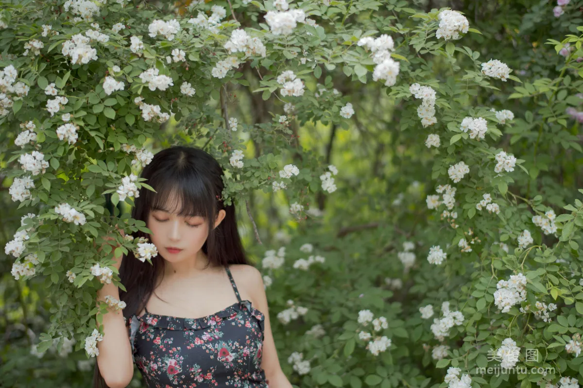 大眼萌妹黑貓貓OvO 《薔薇1》 寫真集 4