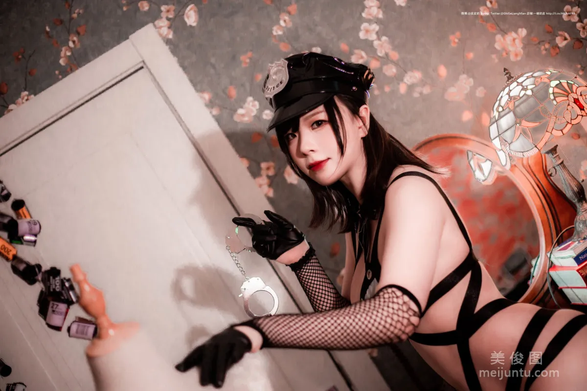 [COS福利] 皮皮奶可可愛了啦 《銀色女警》 寫真集 9
