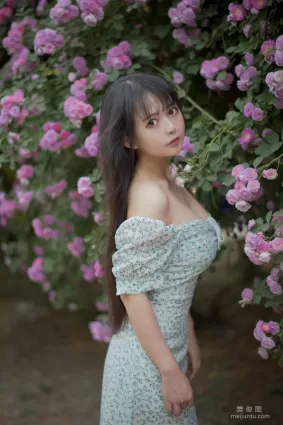 [COS福利] 大眼萌妹黑貓貓OvO 《薔薇2》 寫真集