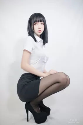 [COS福利] 瘋貓ss 《OL制服》 寫真集