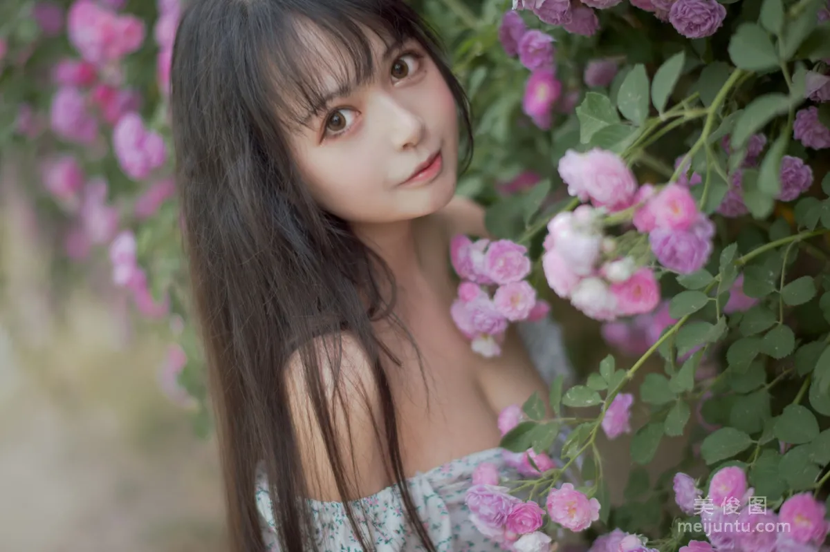 [COS福利] 大眼萌妹黑貓貓OvO 《薔薇2》 寫真集 11