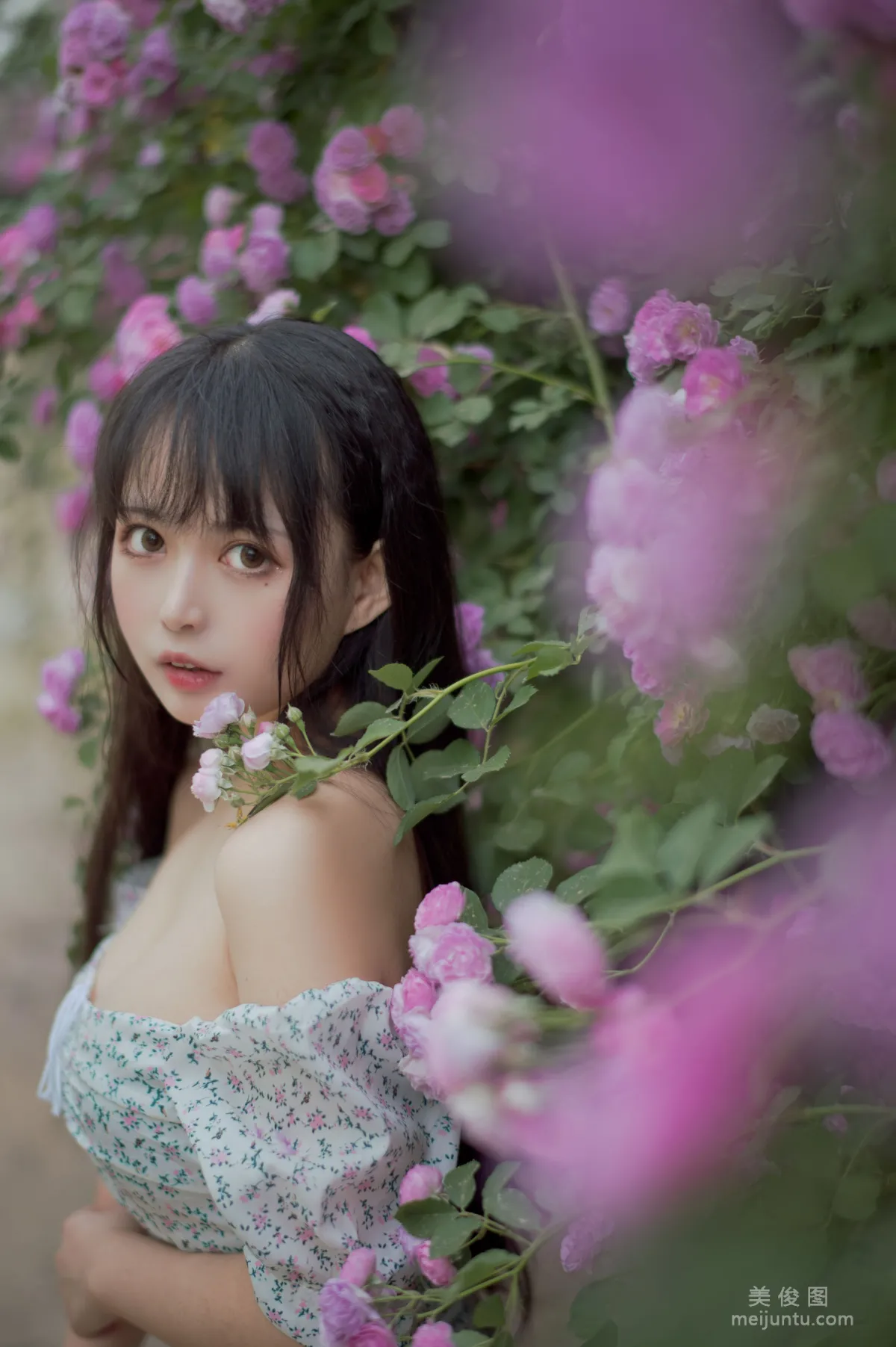 [COS福利] 大眼萌妹黑貓貓OvO 《薔薇2》 寫真集 3