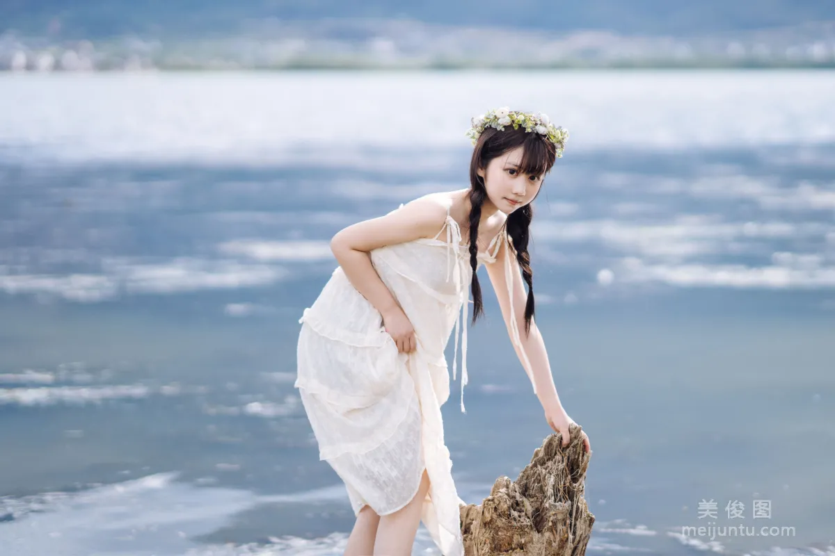 [COS福利] 微博福利姬镜酱 《静夏之花环女孩》 写真集8
