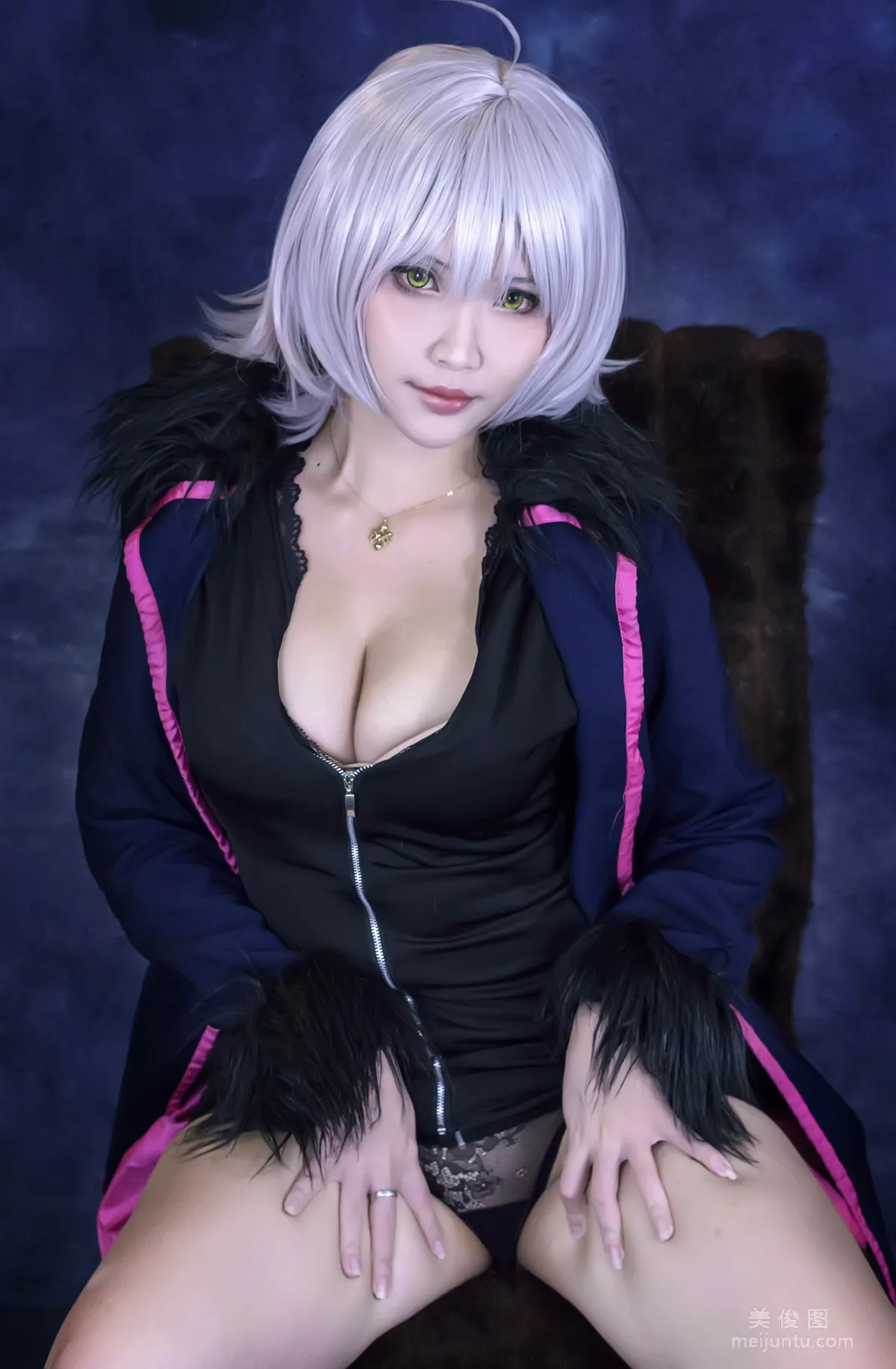 動漫博主阮邑_Fairy 《Fate 黑貞》 寫真集 4