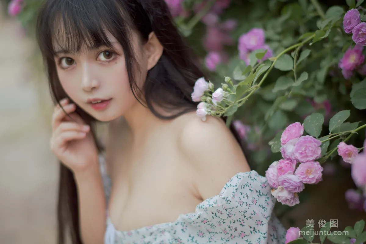 [COS福利] 大眼萌妹黑貓貓OvO 《薔薇2》 寫真集 4