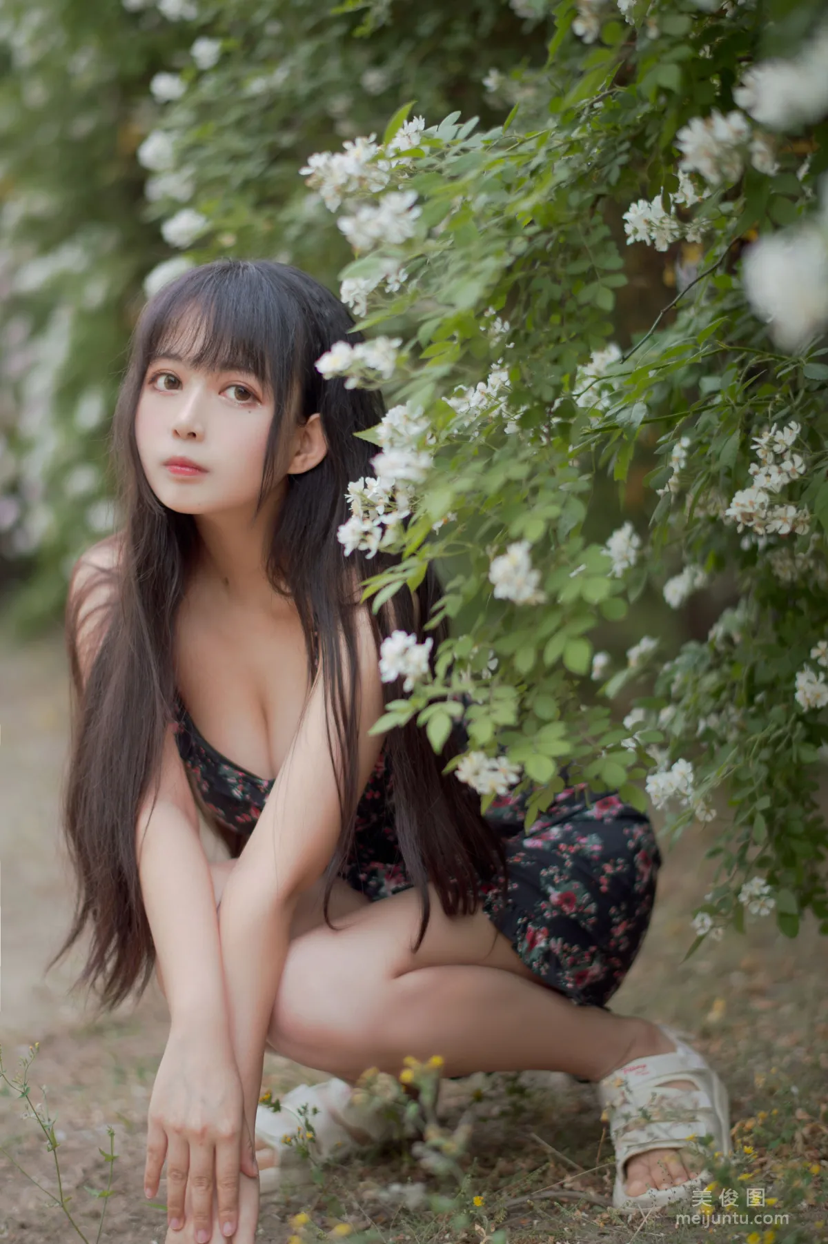 大眼萌妹黑貓貓OvO 《薔薇1》 寫真集 11