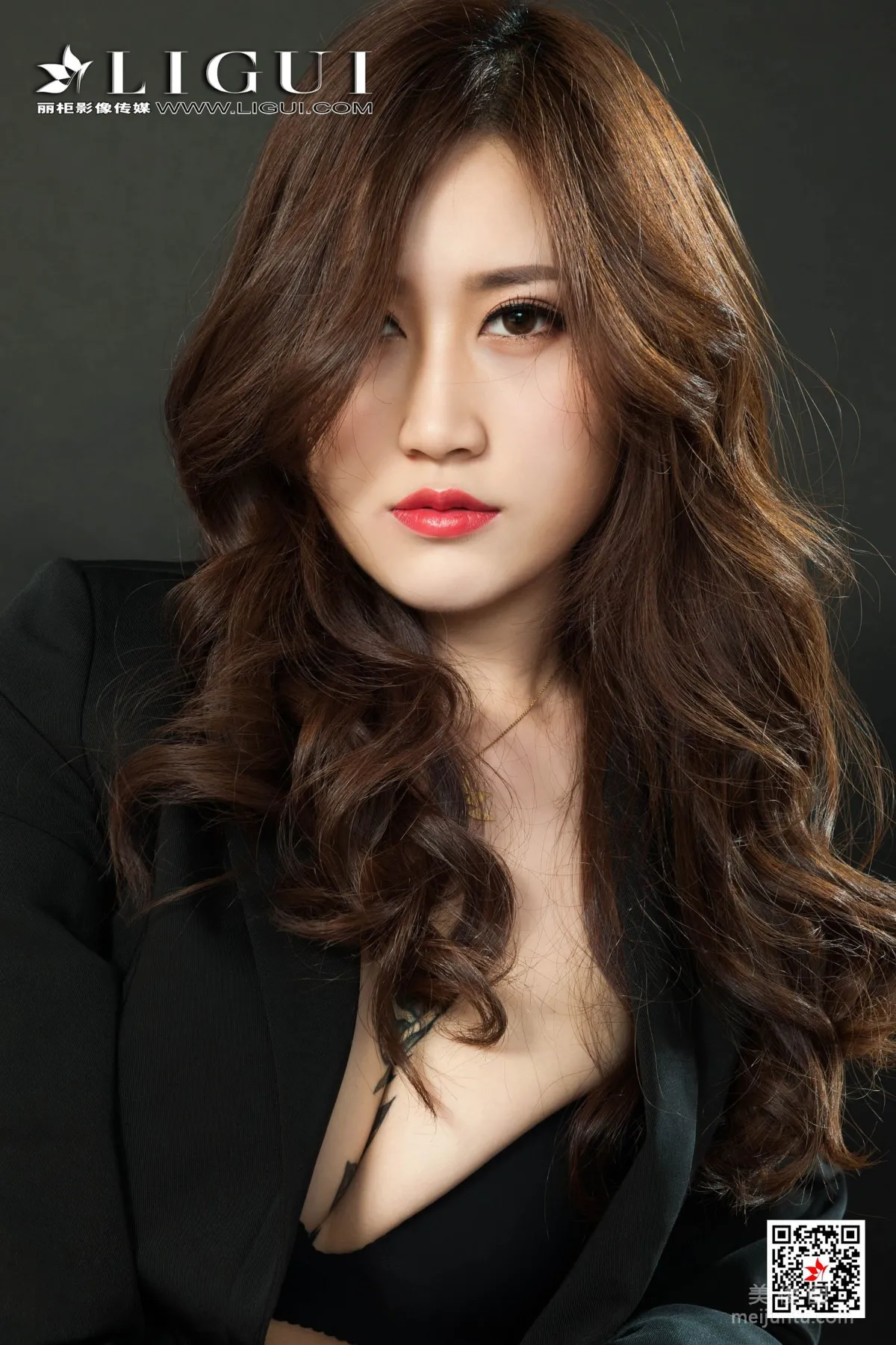 [丽柜Ligui] Model 桔子 《肉丝袜女郎》 写真集5