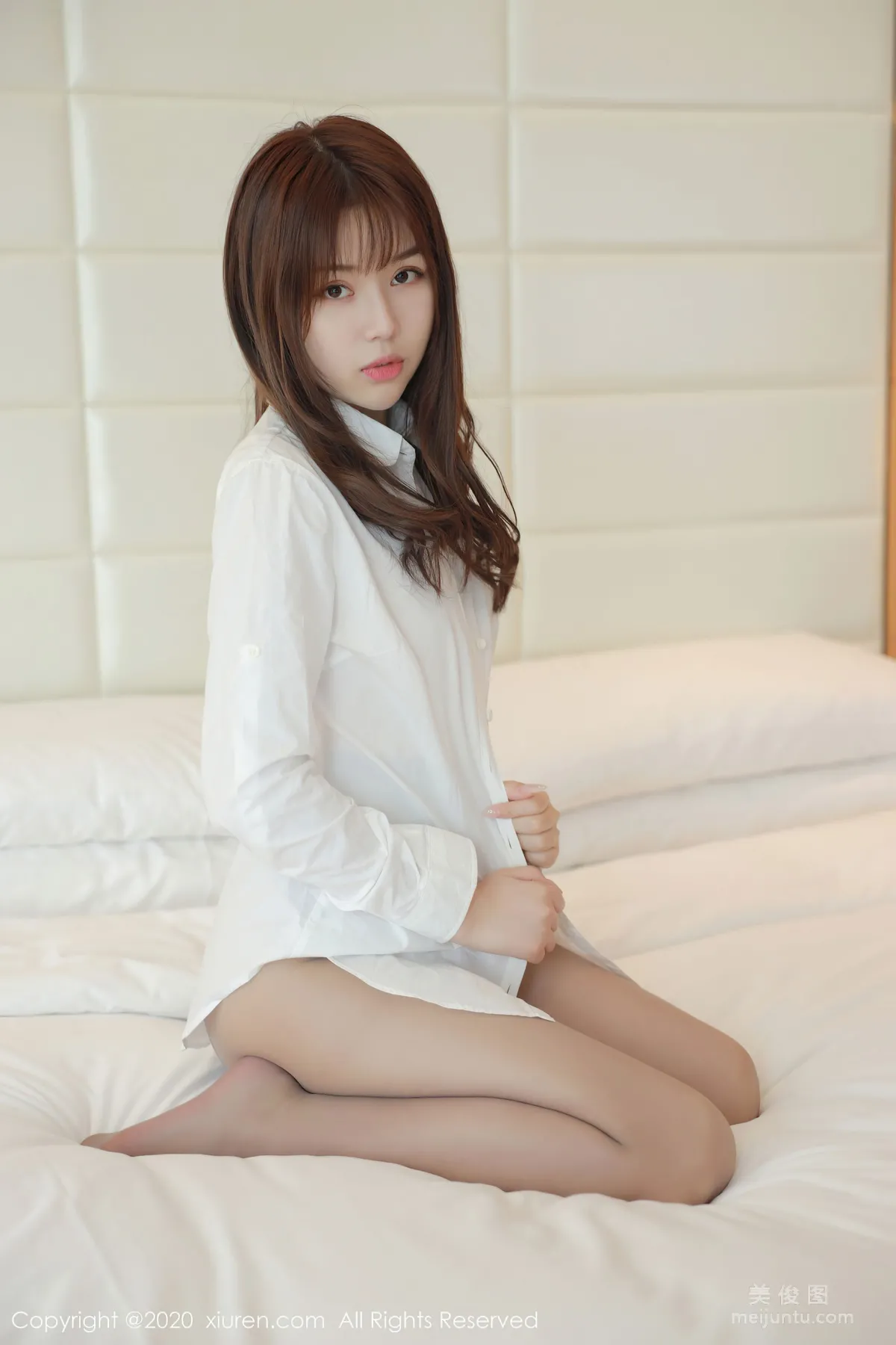 [秀人XIUREN] No.2319 夢梵 - 居家女友視角白襯衫絲襪系列 14