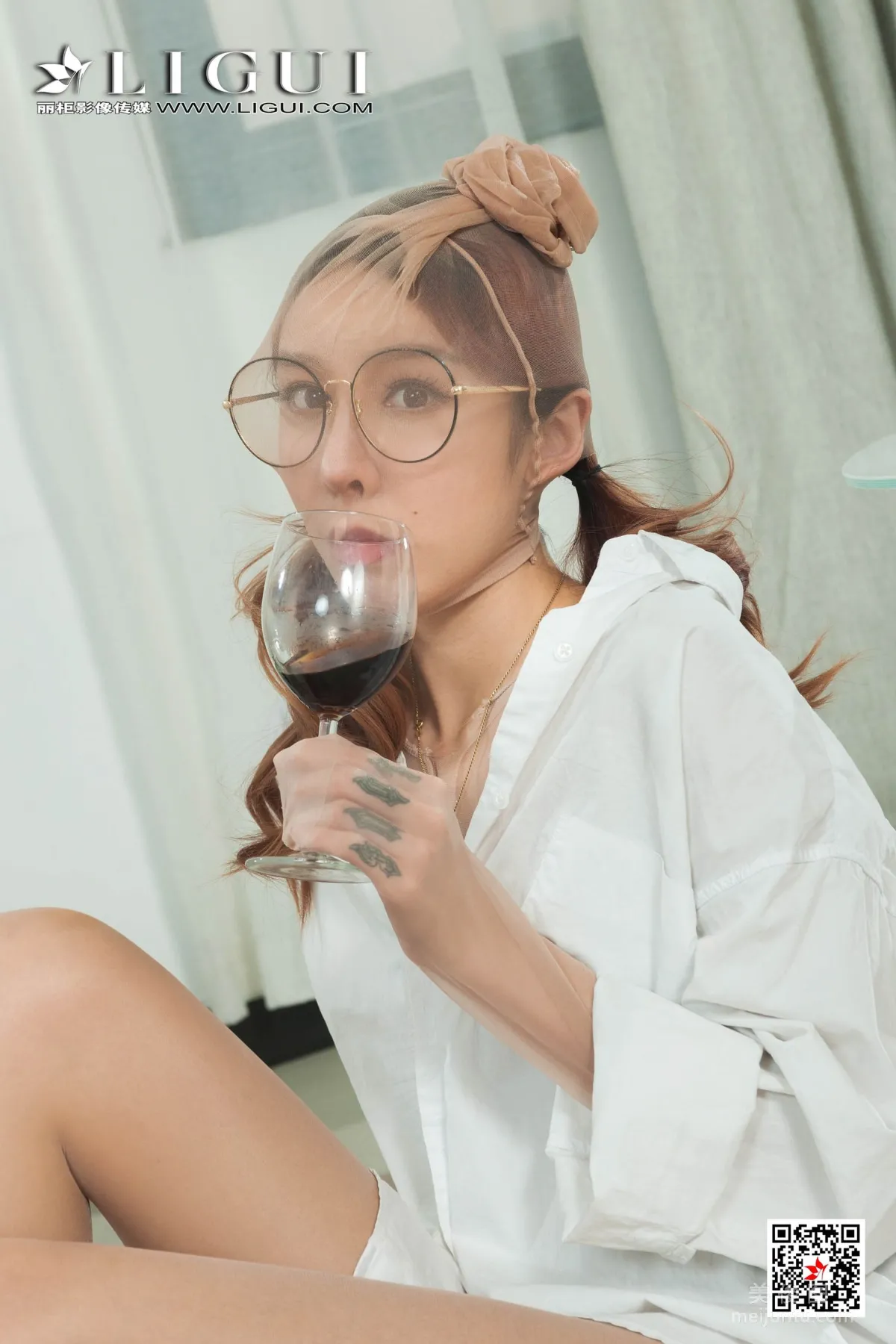 [丽柜Ligui] 兔子 《白衬衫眼镜娘》 写真集33