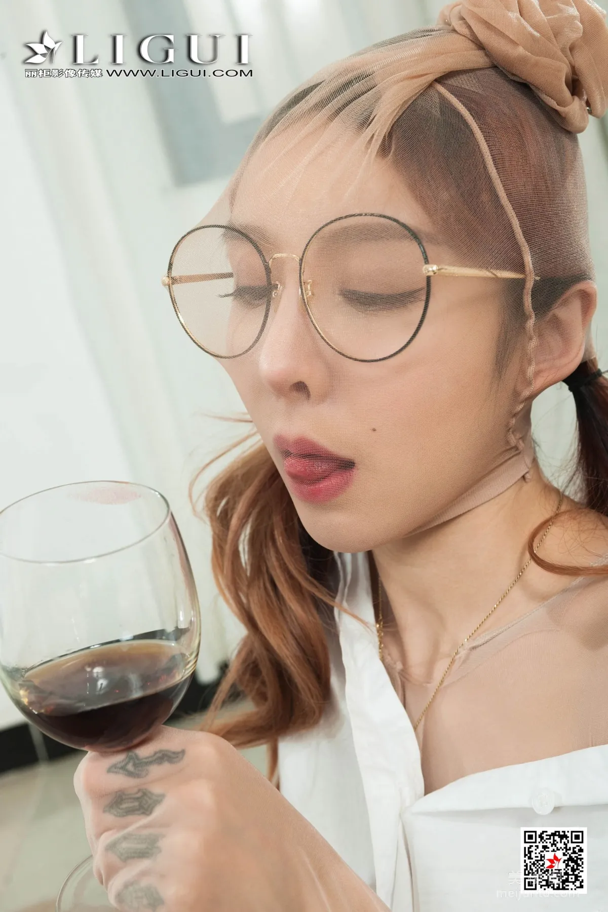 [丽柜Ligui] 兔子 《白衬衫眼镜娘》 写真集38