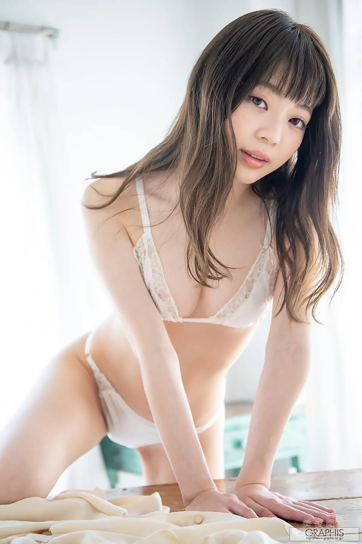 [Graphis] First Gravure 初脫ぎ娘 No.169 槙いずな(槙泉奈) 寫真集 17