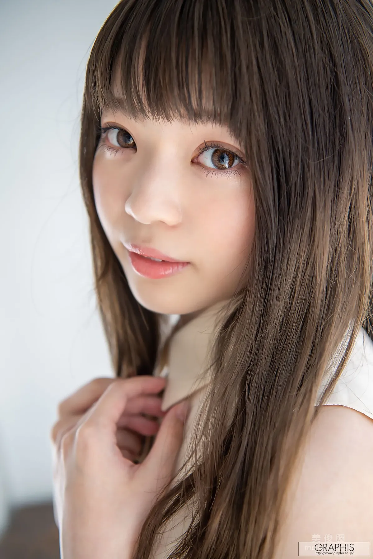 [Graphis] First Gravure 初脫ぎ娘 No.169 槙いずな(槙泉奈) 寫真集 3