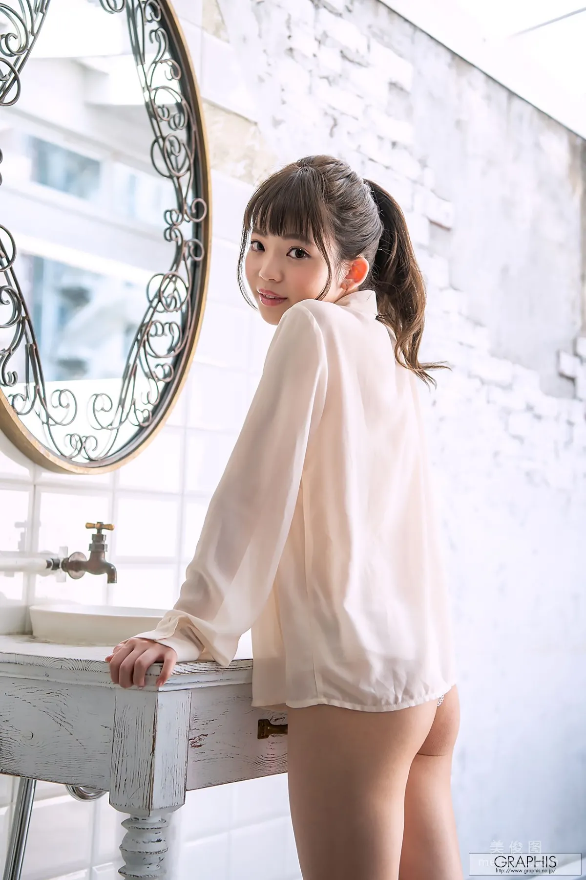 [Graphis] First Gravure 初脫ぎ娘 No.169 槙いずな(槙泉奈) 寫真集 33