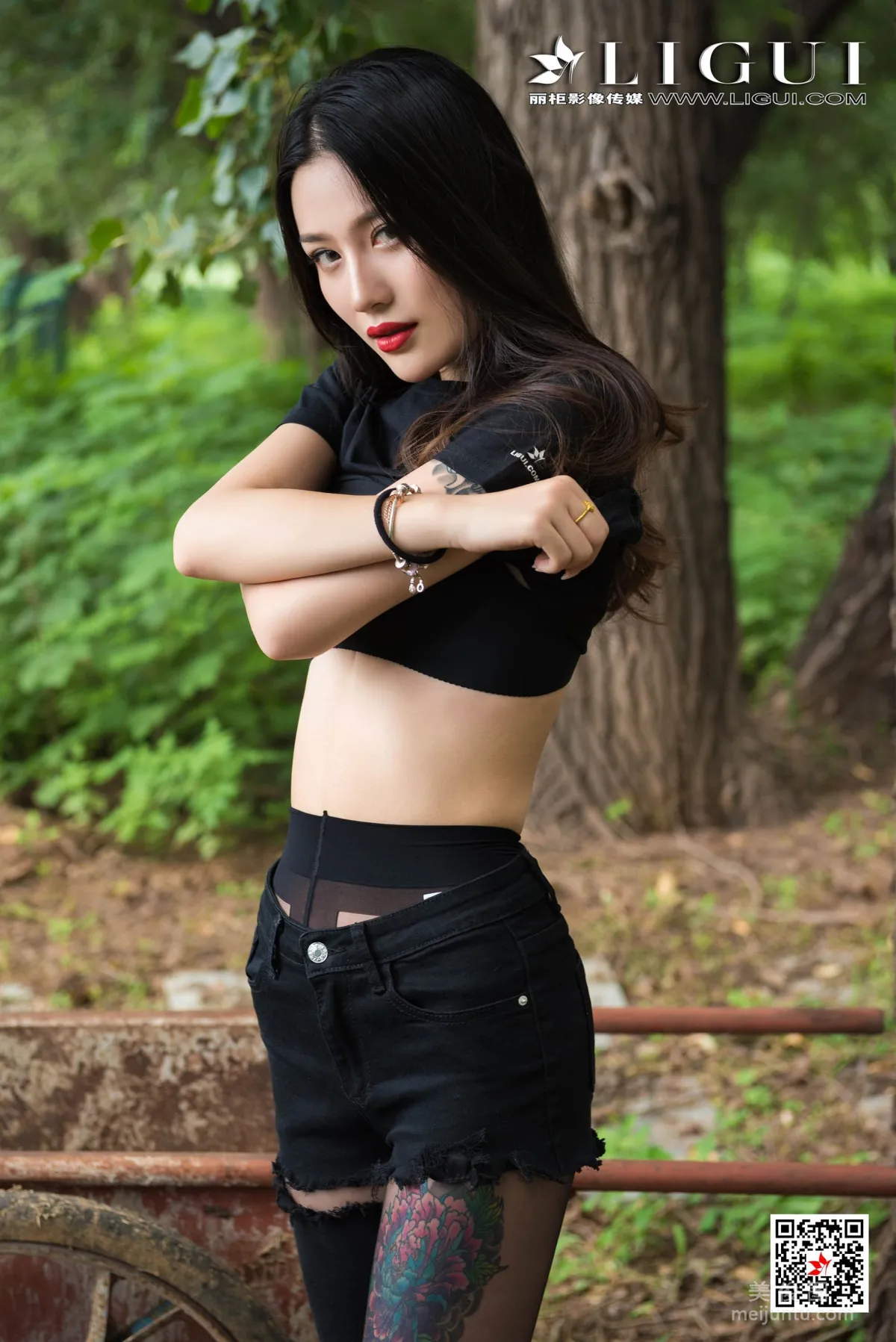 [丽柜Ligui] Model 甜甜 - 户外黑丝人体2