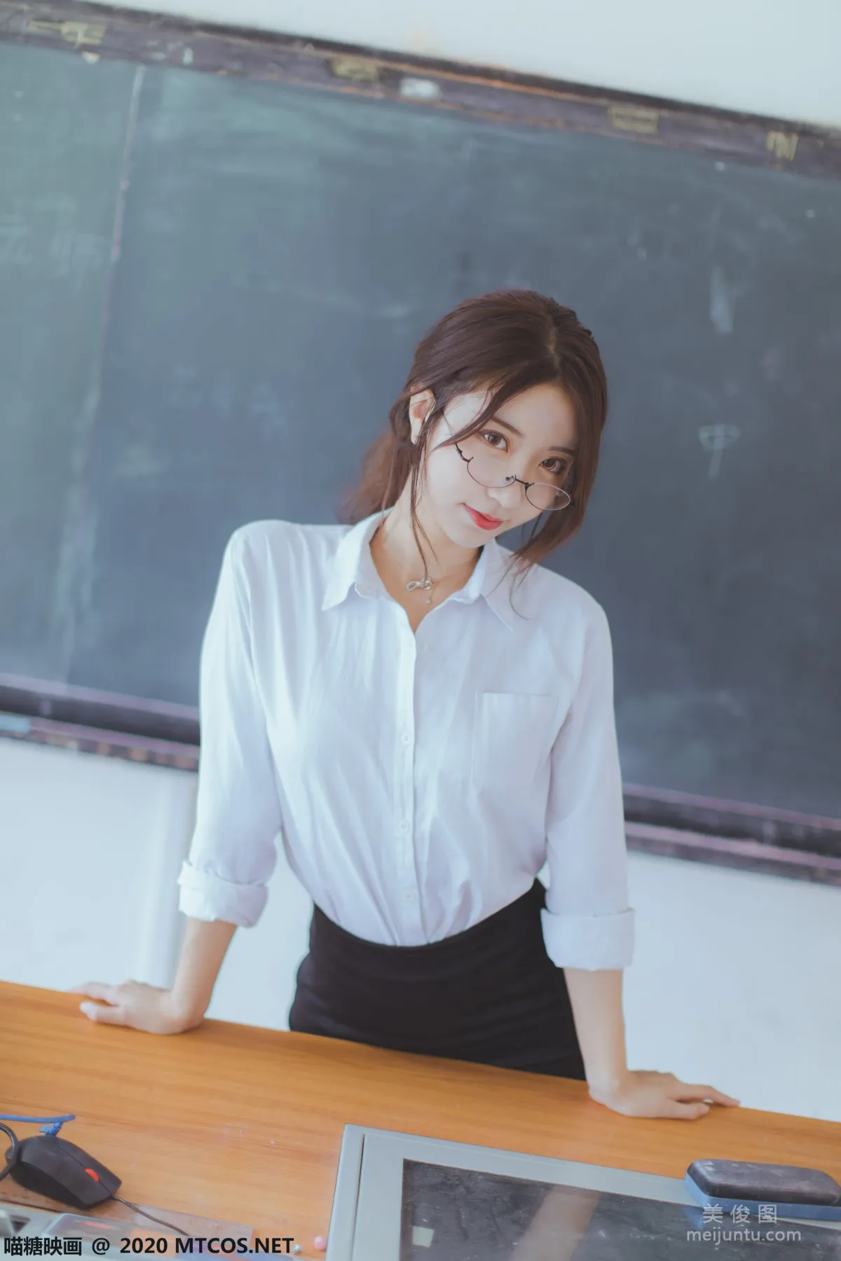 [喵糖映画] VOL.282 OL制服 写真集12