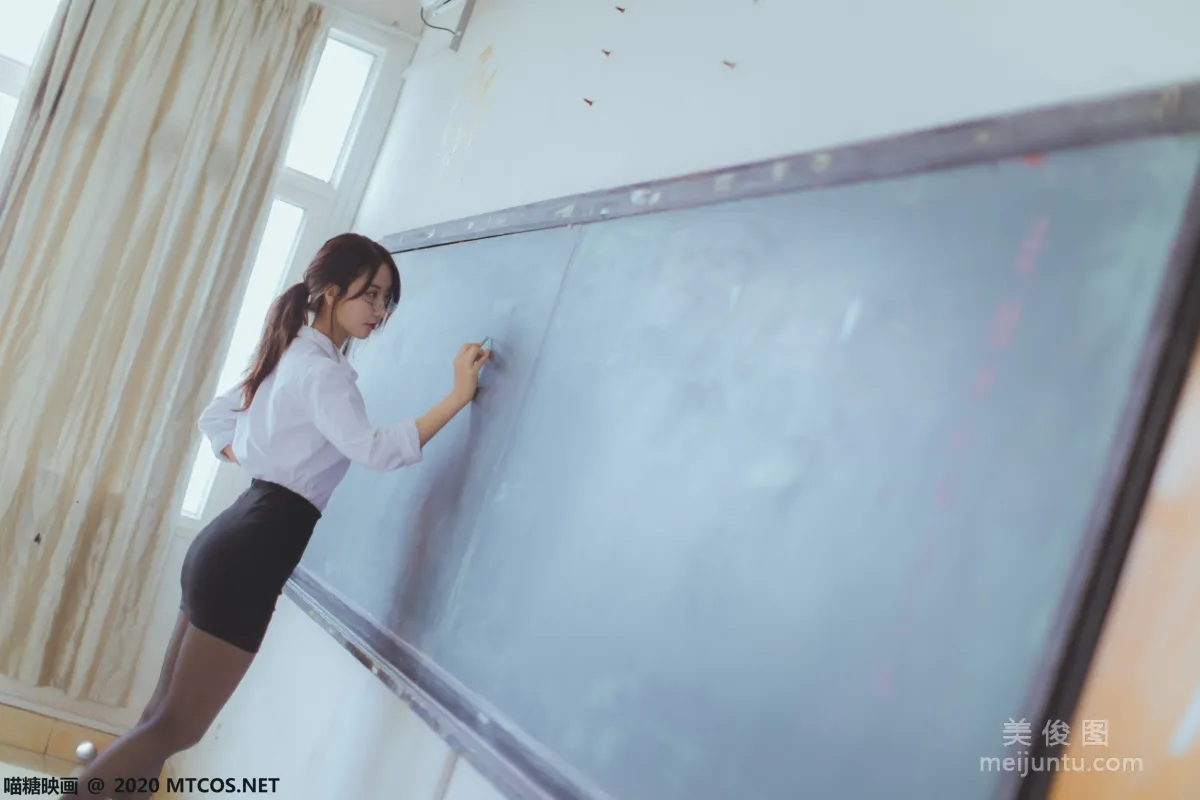 [喵糖映画] VOL.282 OL制服 写真集3
