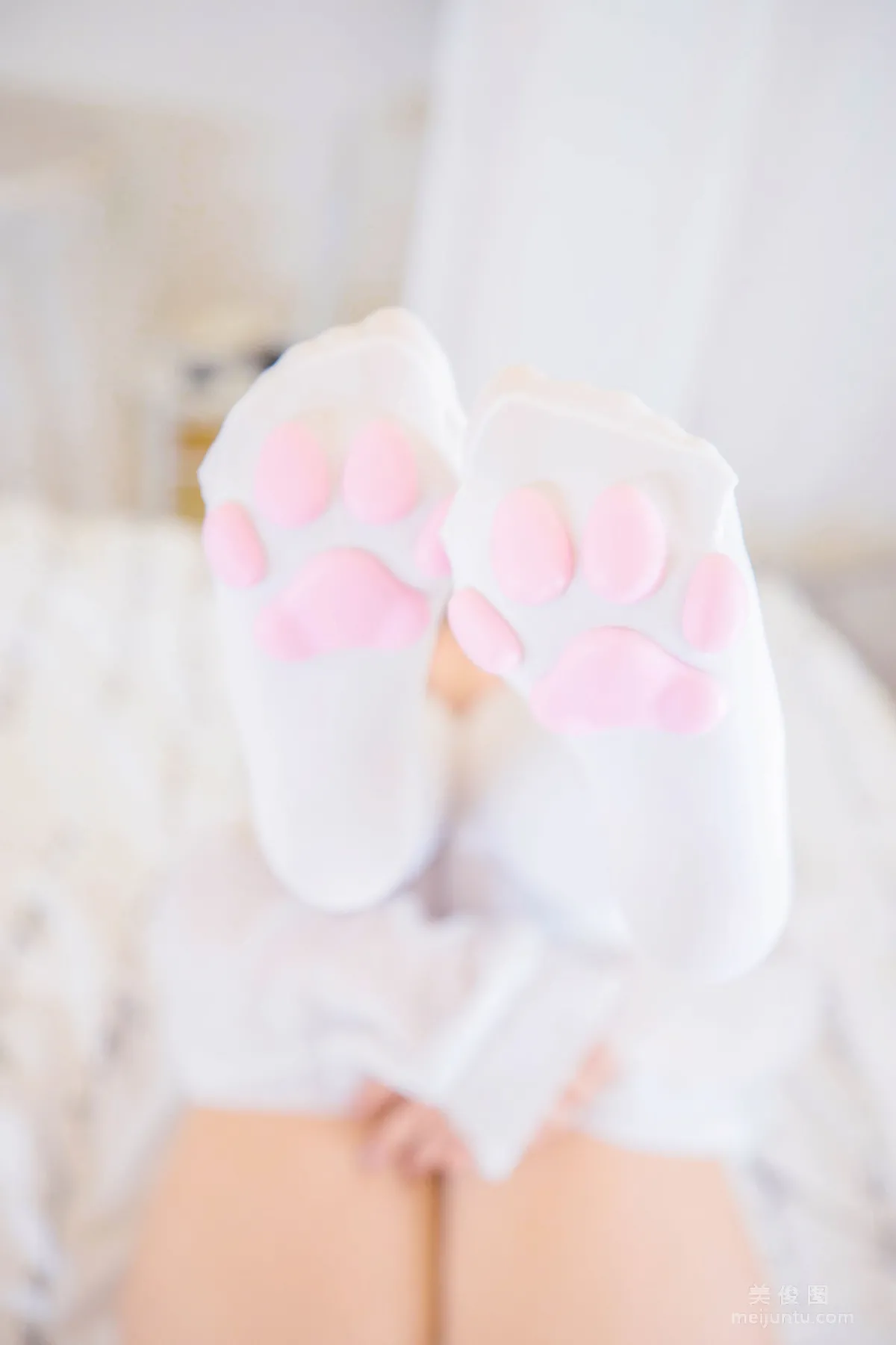 [Cosplay] 神楽坂真冬 《おかえり》 白絲貓腳 寫真集 69