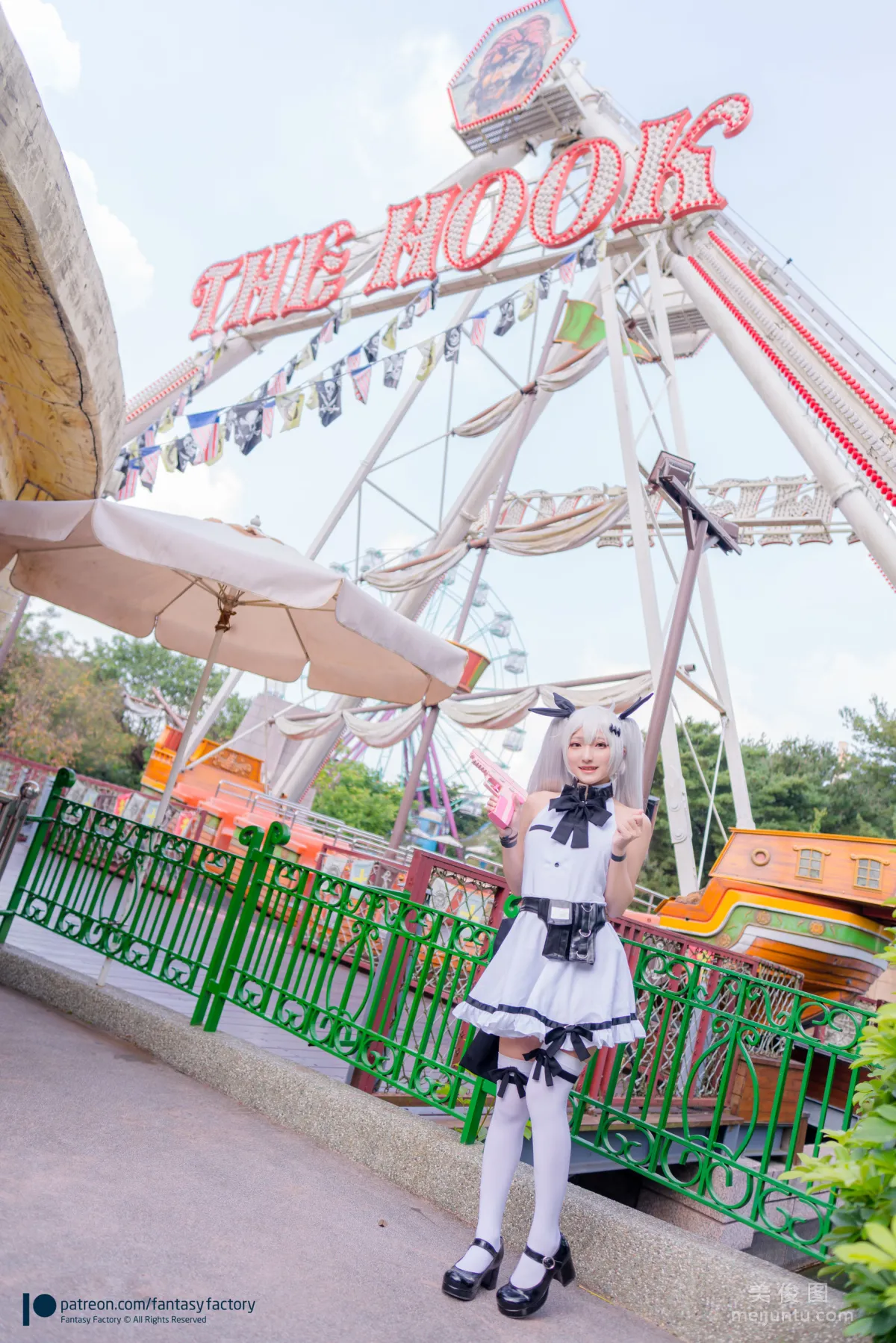 [Cosplay] 小丁 《Fantasy Factory》  黑白 薄纱 网袜 写真集1