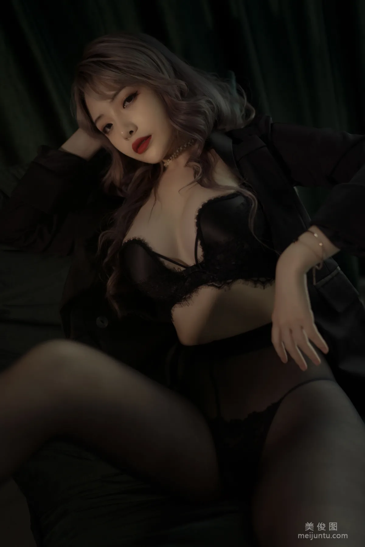 [Cosplay] 動漫博主雯妹 - 黑絲西裝 21