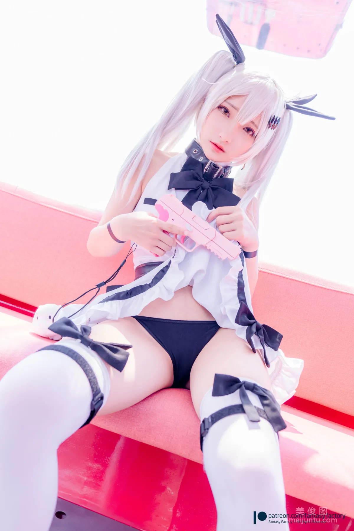 [Cosplay] 小丁 《Fantasy Factory》  黑白 薄纱 网袜 写真集17
