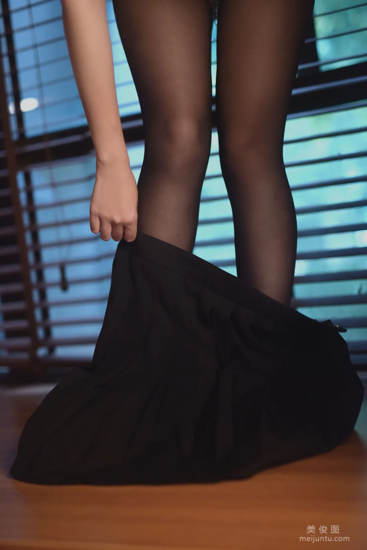 [Cosplay] 人氣Coser二佐Nisa - 黑絲JK私房 2