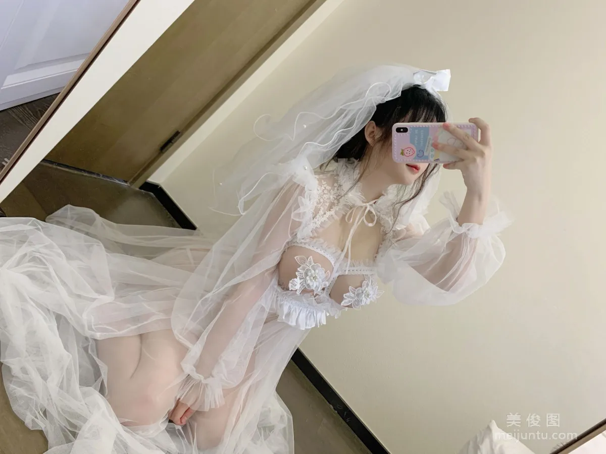 [Cosplay] 蜜桃少女是依醬呀 - 花嫁 寫真集 1