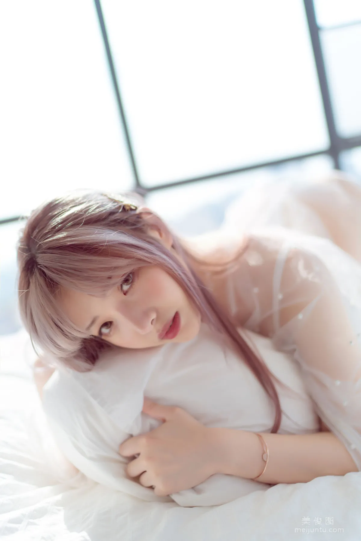 [Cosplay寫真] 動漫博主雯妹 - 白色镂空 43