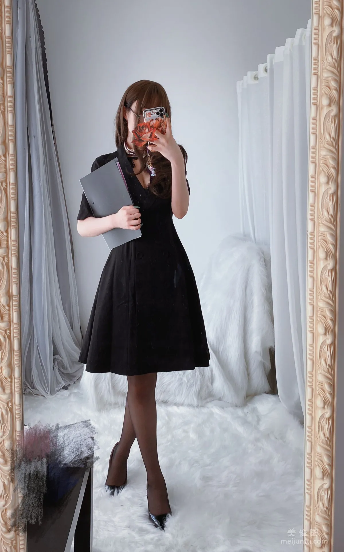 [Cosplay] Coser小姐姐白銀 - OL下的内衣 寫真集 1