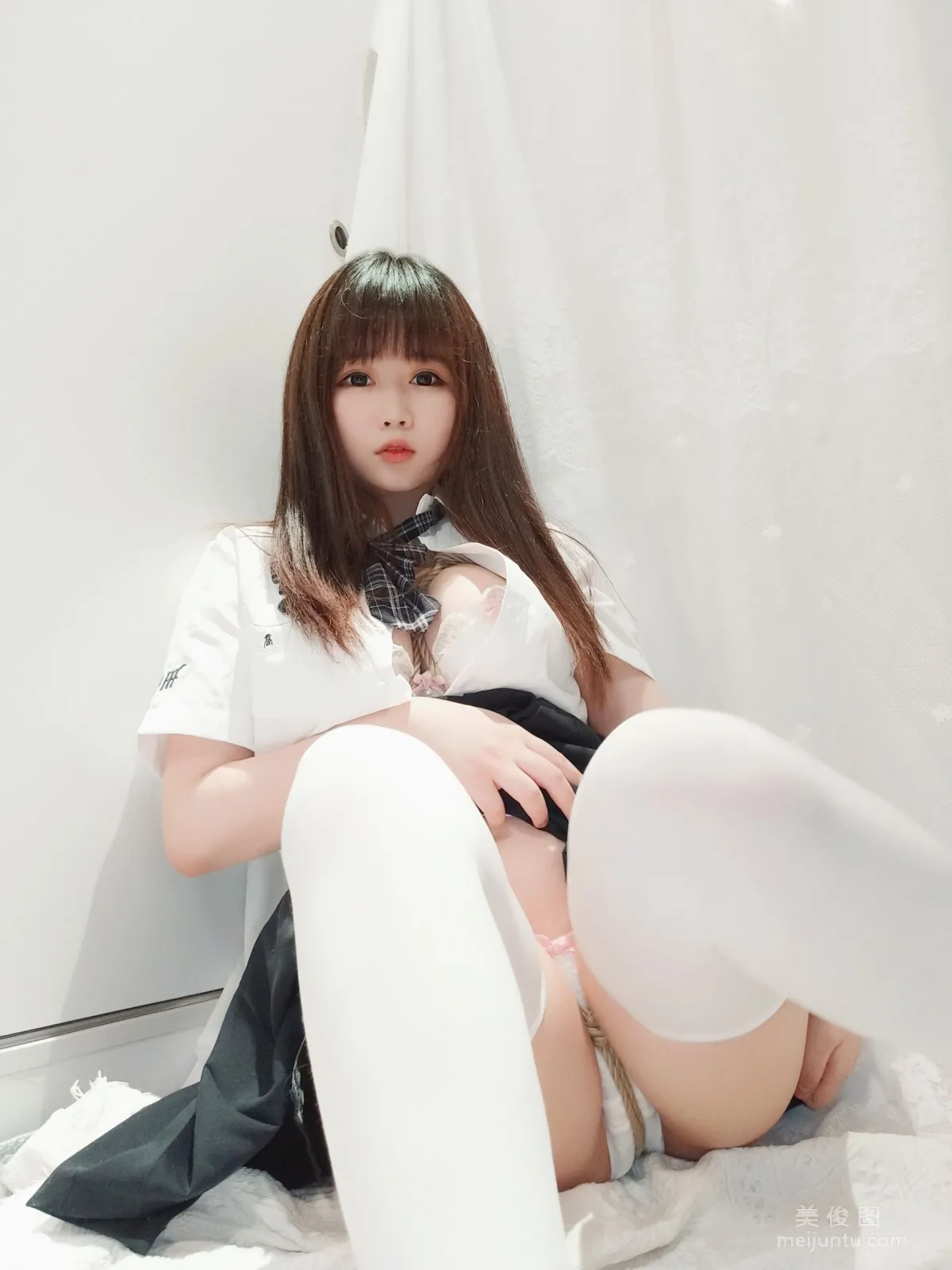 [Cosplay寫真] 是依醬呀 - 裙底的秘密 15