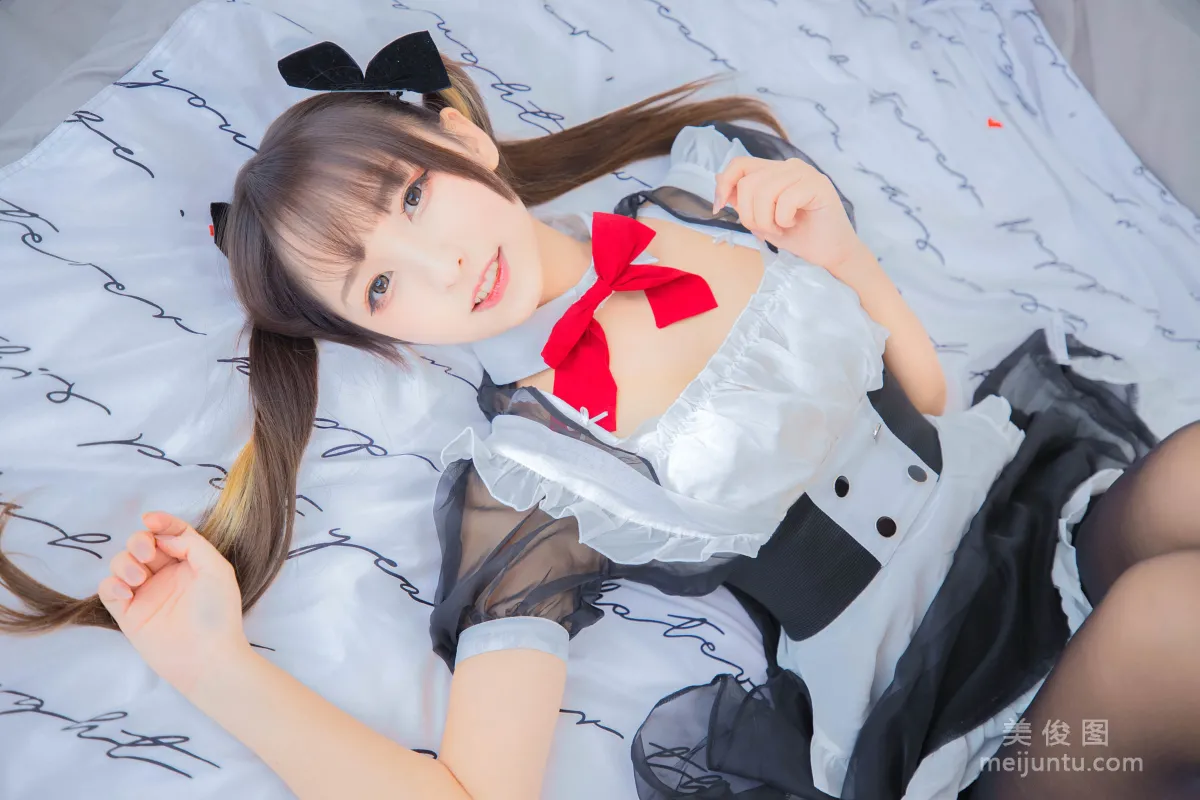 [Cosplay] 神楽坂真冬 おかえり - 黑絲美腳女仆 寫真集 48