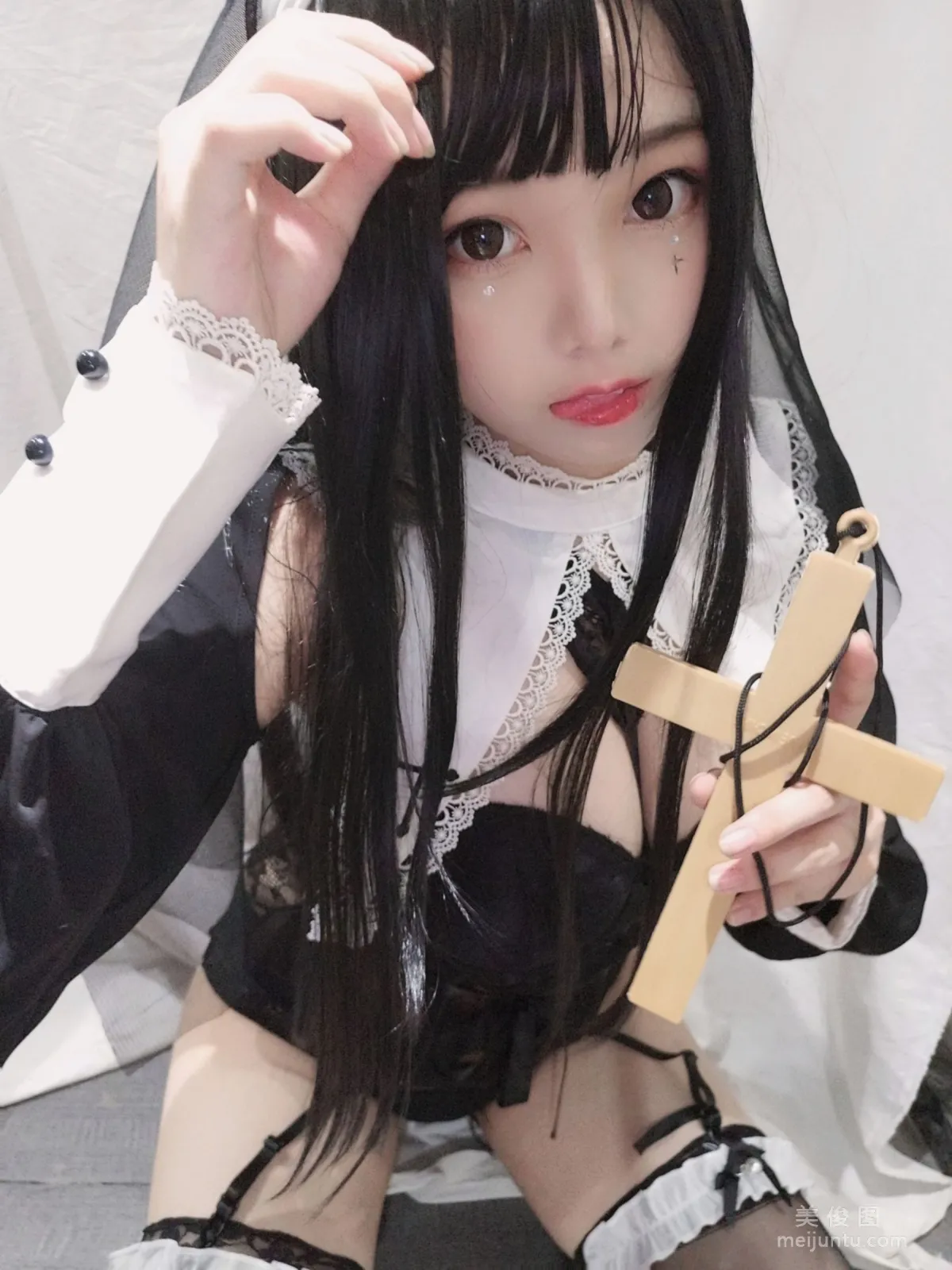 [Cosplay] 萌系小姐姐蜜汁貓裘 - 修女 寫真集 17