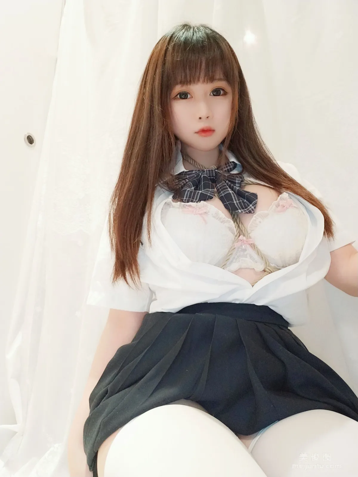 [Cosplay寫真] 是依醬呀 - 裙底的秘密 16