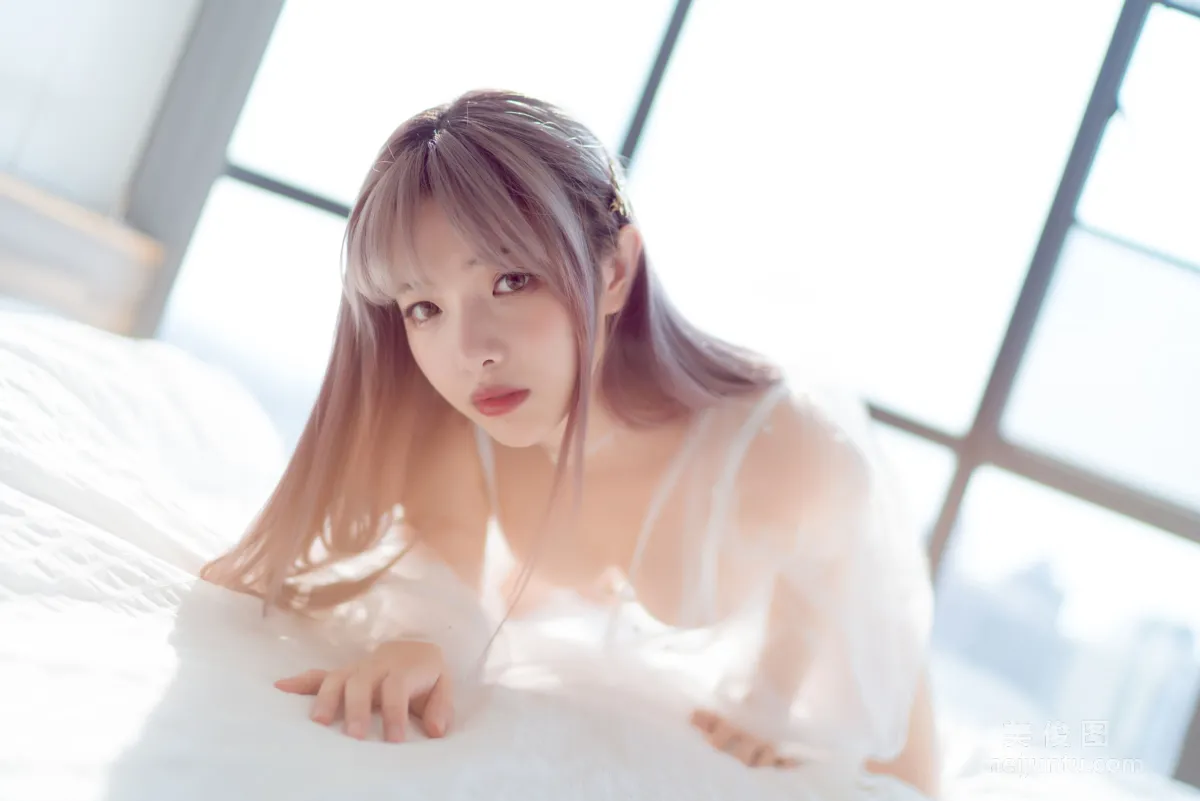 [Cosplay寫真] 動漫博主雯妹 - 白色镂空 41